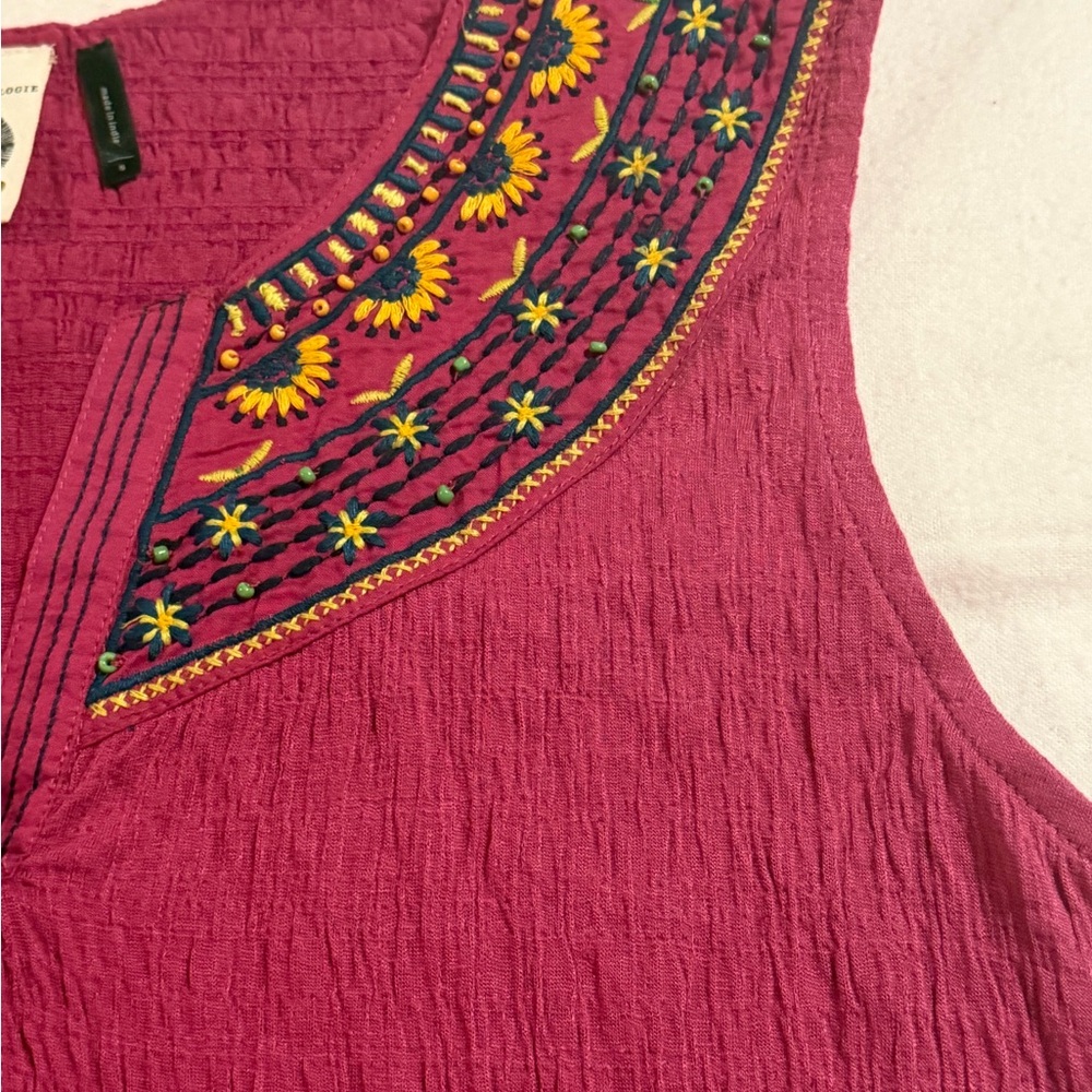 Anthropologie Akemi + Kin Magenta Pink Embroidered Beaded Crinkle Tank Top Small - Picture 2 of 4